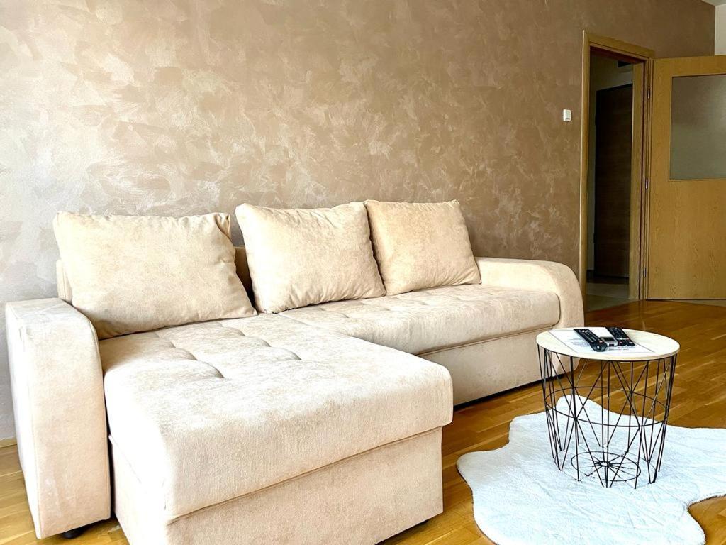 Nakii Apartmani Подгорица Екстериор снимка